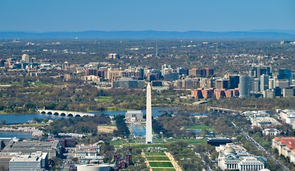 The Washington Monument, the Lincoln Memorial, and the National Mall are visible during a practice flight for a general aviation flyover of the mall in Washington, D.C., to help celebrate AOPA’s eighty-fifth anniversary. Photo by David Tulis.