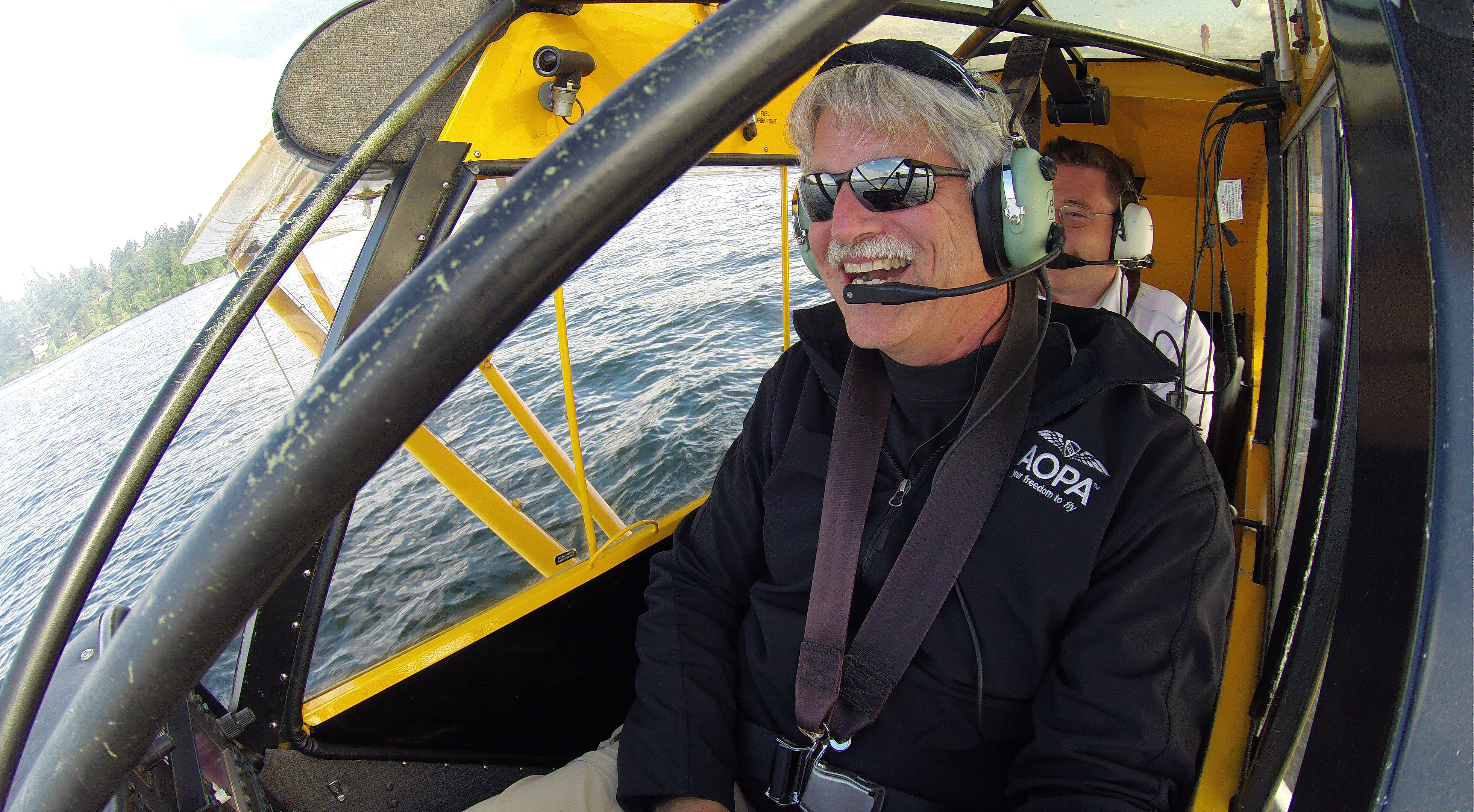 Flight instructor Sean Brady teaches floatplane flying to AOPA's David Tulis at Kenmore Air Harbor in Kenmore, Washington. Photo by David Tulis.