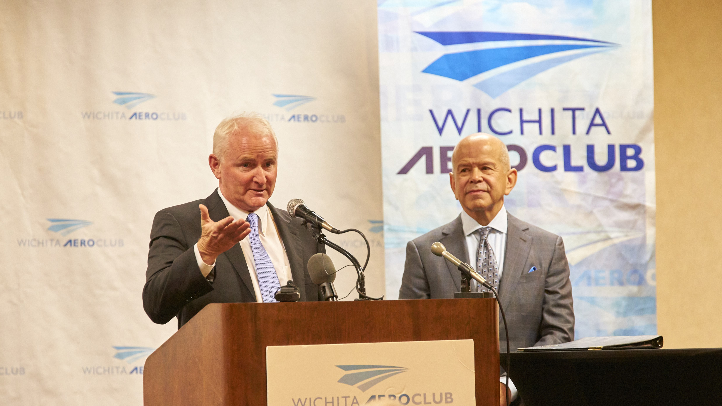 AOPA President Mark Baker and FAA Administrator Michael Huerta at the Wichita Aero Club June 6. Photo by Mike Fizer.
