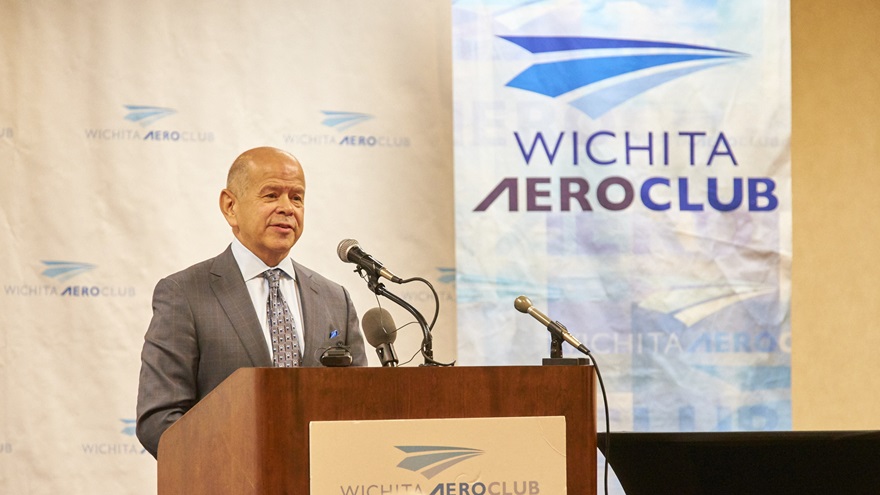 FAA Administrator Michael Huerta announces a $500 rebate program for the first 20,000 aircraft owners who equip with ADS-B Out this fall. Photo by Mike Fizer.