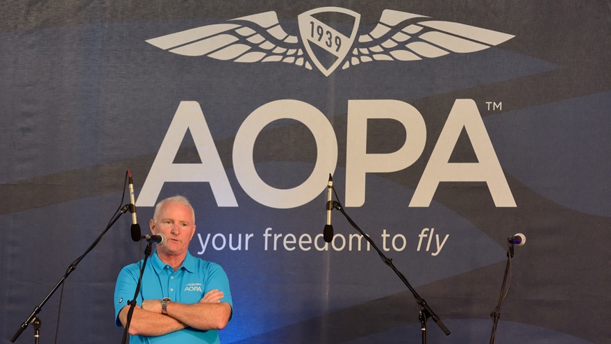 AOPA President Mark Baker addresses guests at the Beaufort Fly-In.