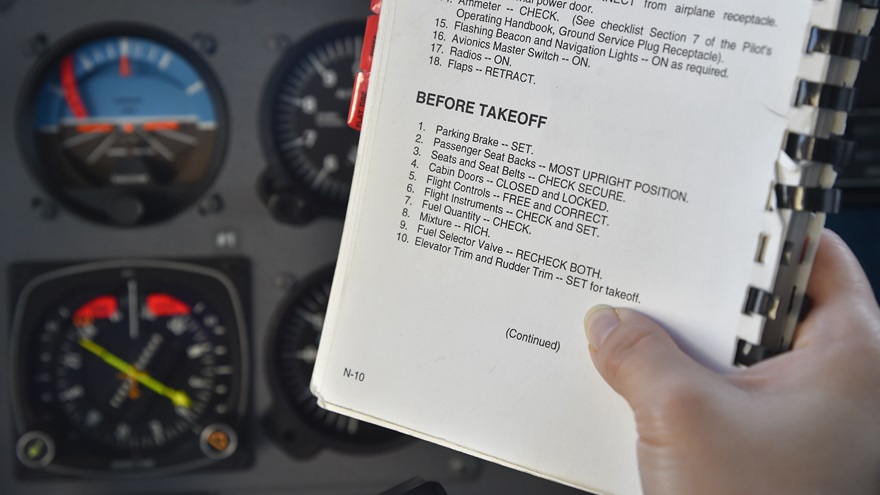 Before starting the engine, note preflight checklists carefully, including fuel selector position as shown in this Cessna 182 October 3, 2016, in Frederick, Maryland. Photo by David Tulis/AOPA.