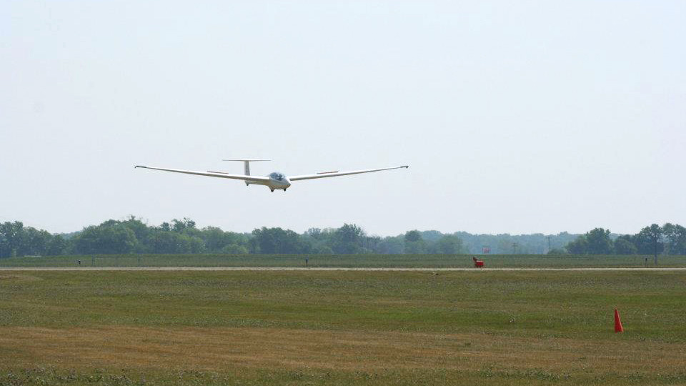 Austin Dillow solos a sailplane at age 14. “Once I was able to go up in one of those gliders by myself, I realized that’s what I wanted to be doing,” said Dillow of his 2014 flight. Photo courtesy of Austin Dillow.