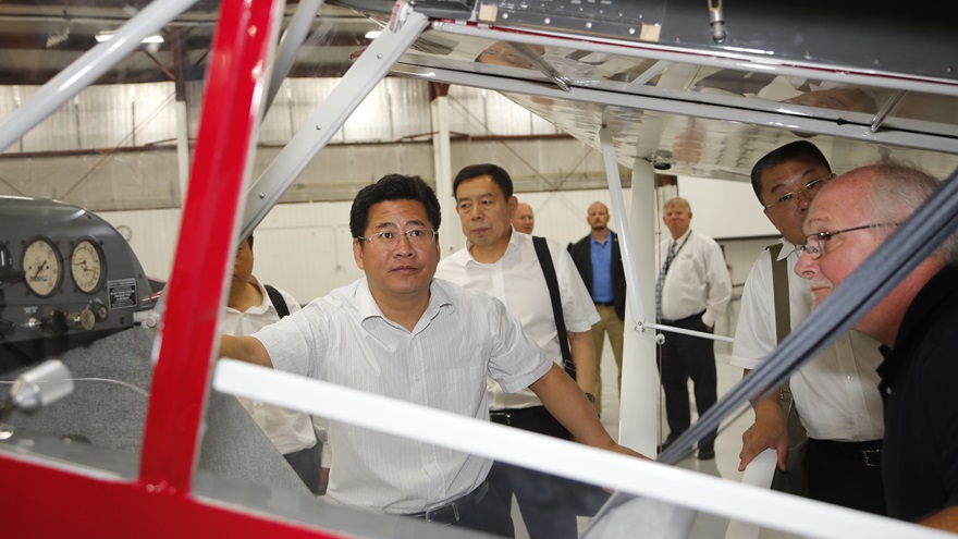Chengde Vice Mayor Li Jinyu and other officials checked out aircraft at AOPA’s National Aviation Community Center and learned more about how Frederick Municipal Airport serves the local community. Photo by Chris Rose.