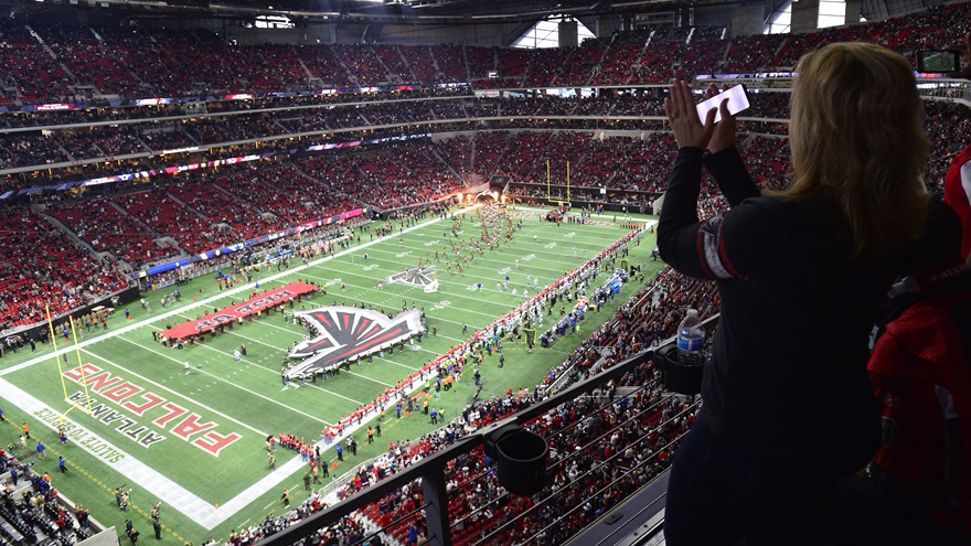 The Dallas Cowboys play the Atlanta Falcons during the first half of an NFL game at Mercedes Benz Stadium in Atlanta, November 12, 2017. Photo by Martin Tulis.