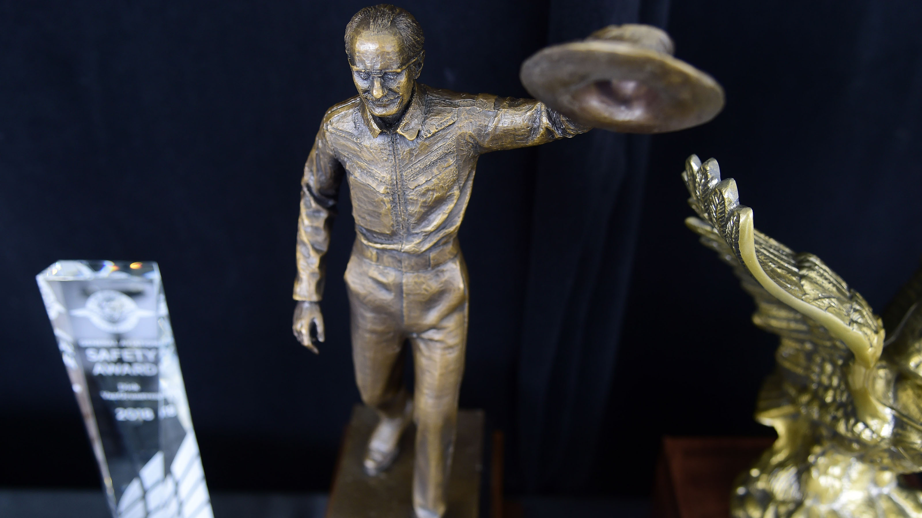 The Hoover Trophy, center, is the centerpiece of the third annual R.A. 'Bob' Hoover Trophy awards presented by AOPA in the Terminal A lobby of Ronald Reagan Washington National Airport in Washington, D.C., March 21, 2018. Photo by David Tulis.