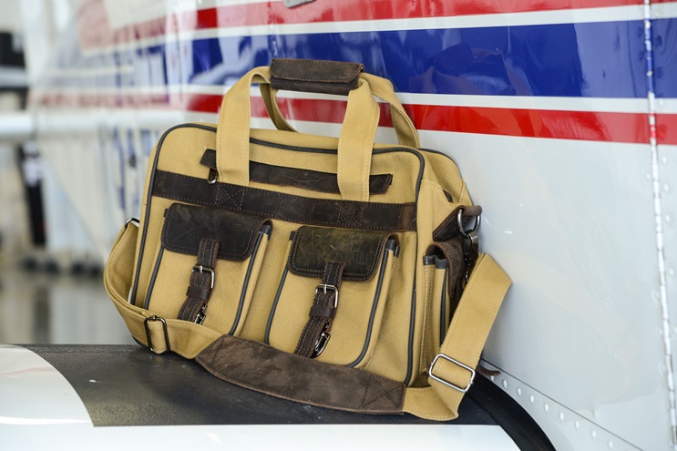 The Flight Outfitters Bush Pilot Folio flight bag can serve as a flight bag or brief case. Photo by David Tulis.