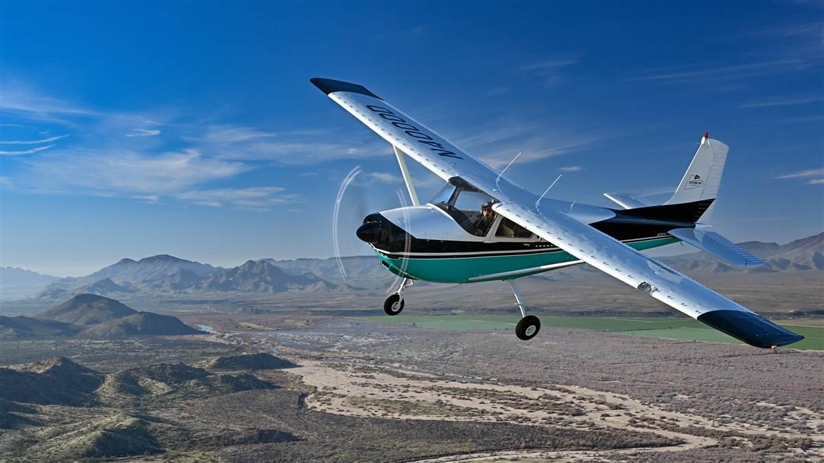 The AOPA Sweepstakes Cessna 182 Skylane in flight near Buckeye, Arizona. Photo by David Tulis.