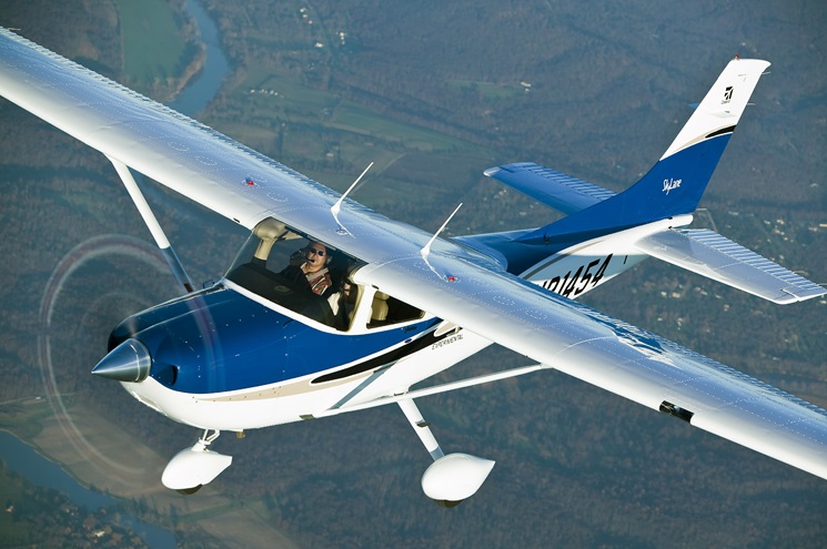 A Garmin G1000-equipped Cessna 182 Skylane flies near Frederick, Maryland. Photo by Mike Fizer.

