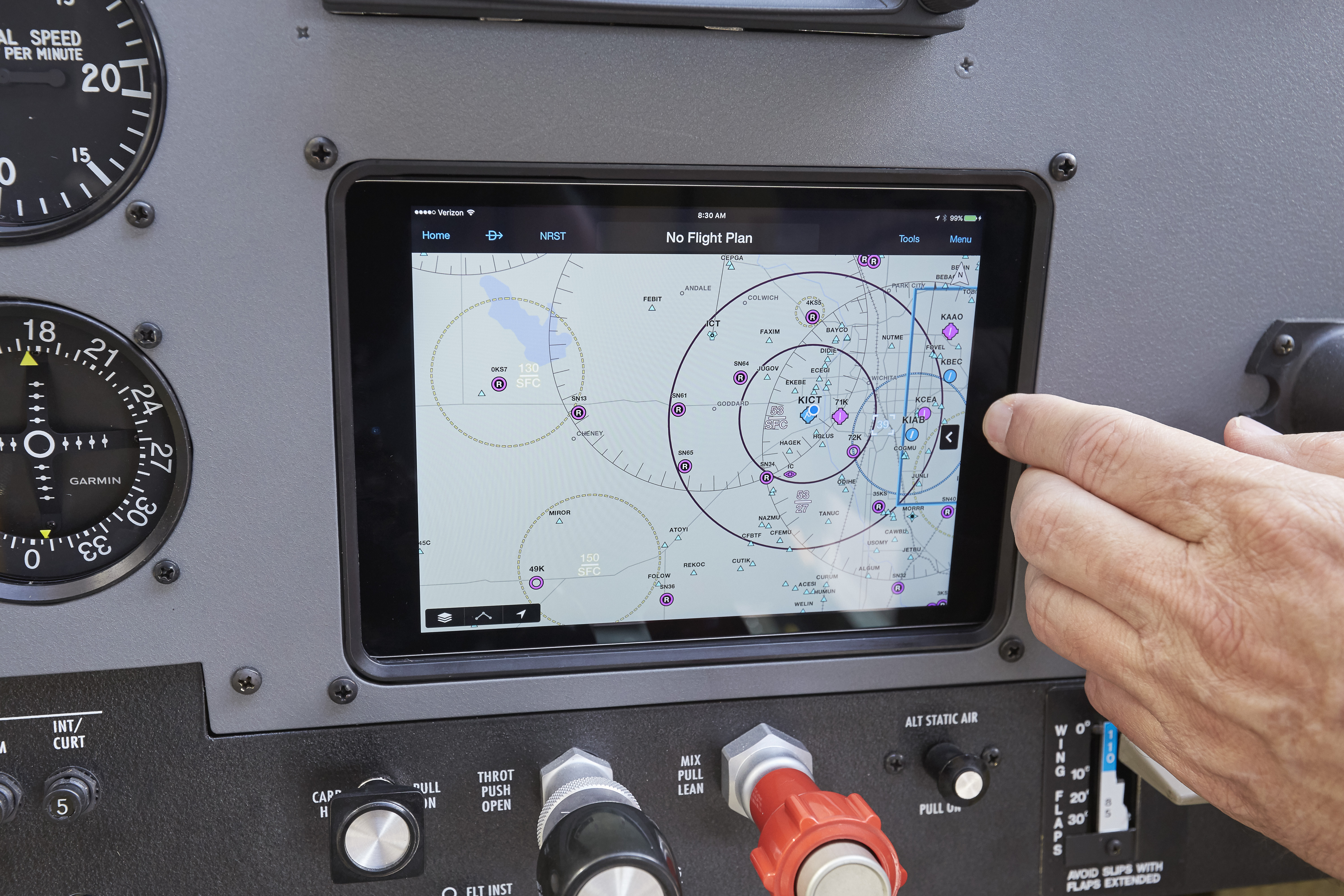The Guardian Avionics iPad mount holds a tablet flush against the panel of AOPA's Sweepstakes 172.