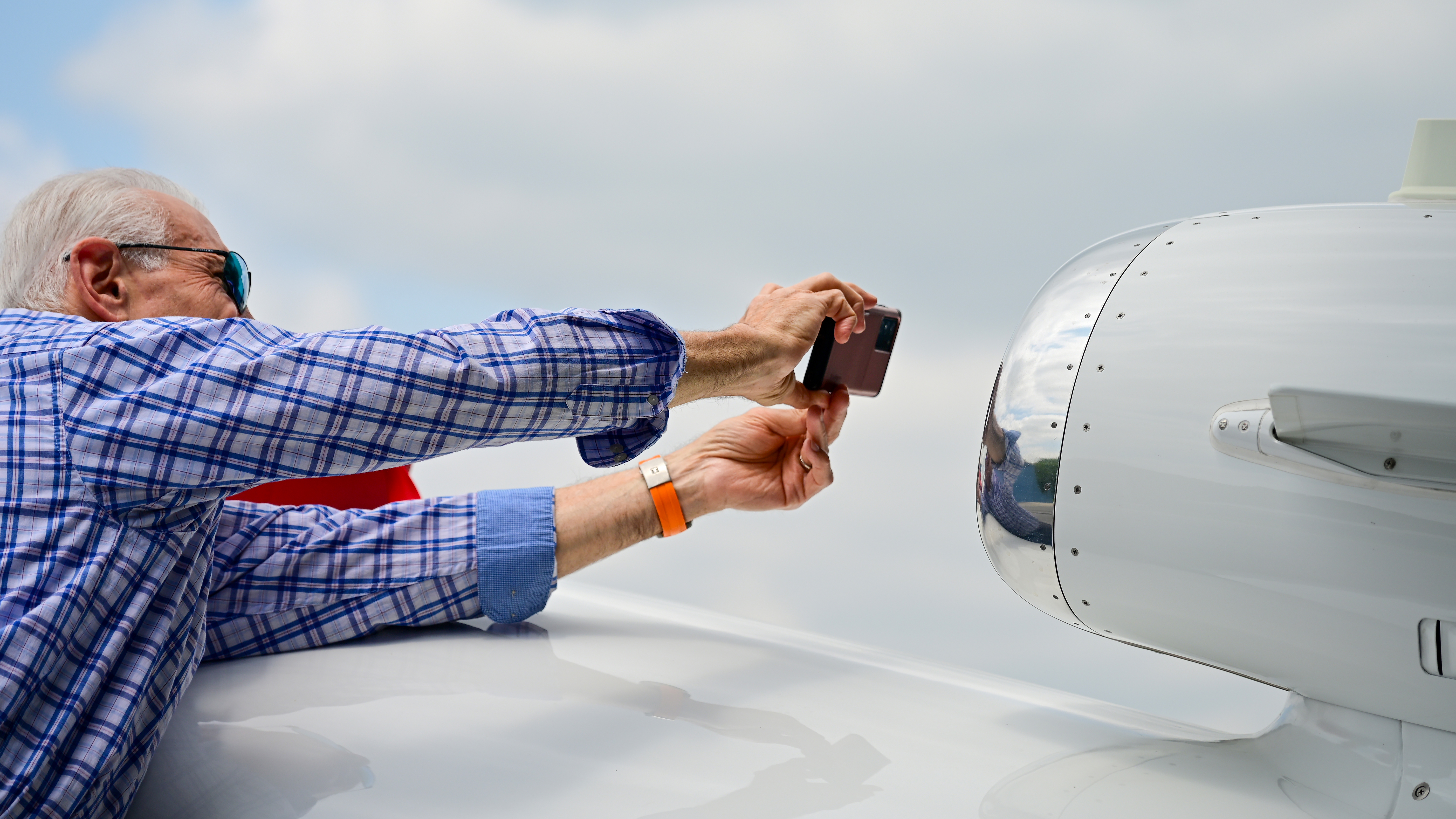 A cellphone makes it easier to inspect the
single-engine jet’s turbine blades after landing at Delaware Coastal Airport.