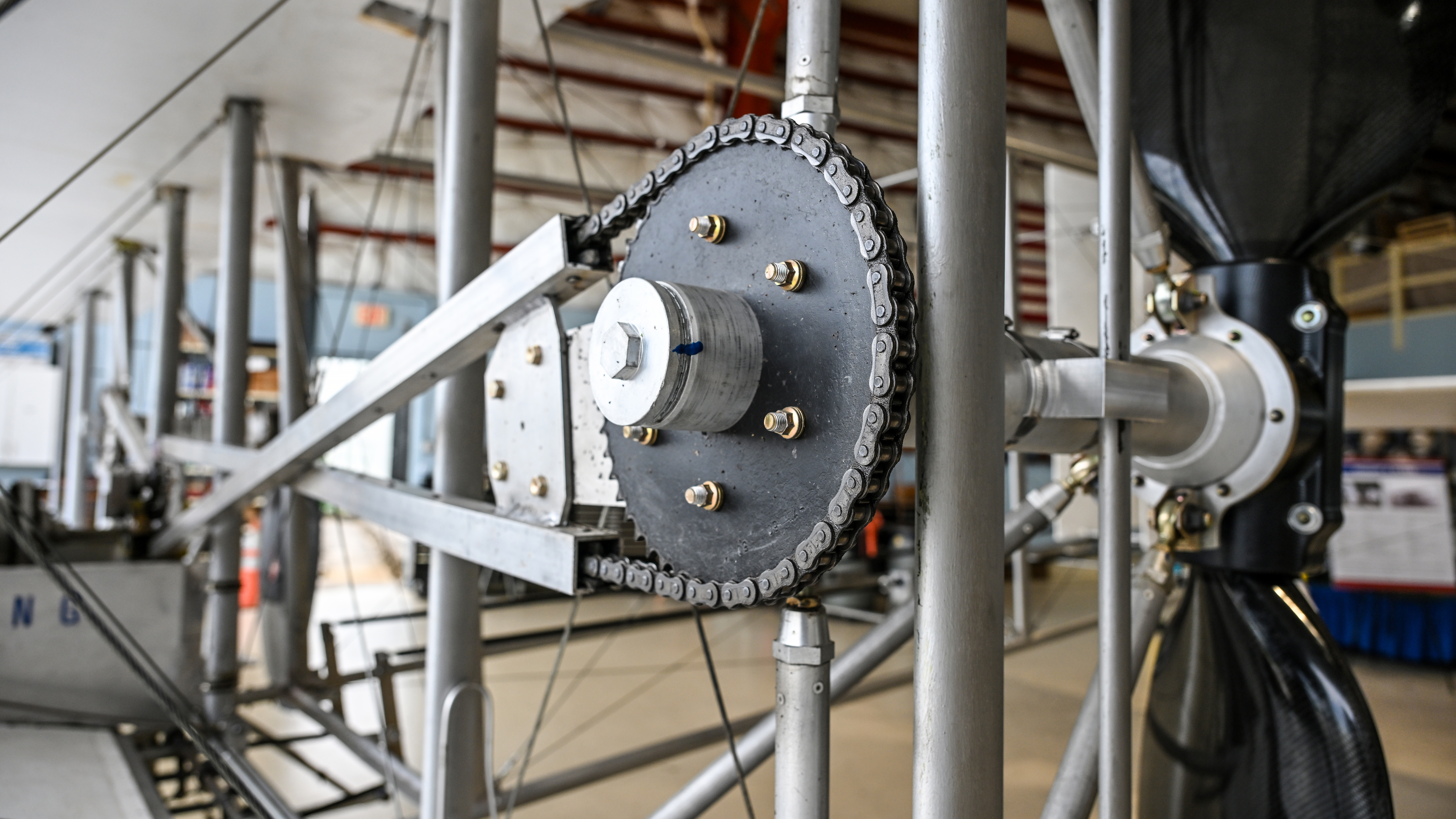 Like the original B, the White Bird achieves counter-rotating propellers from a single engine by criss-crossing the chain to one engine.