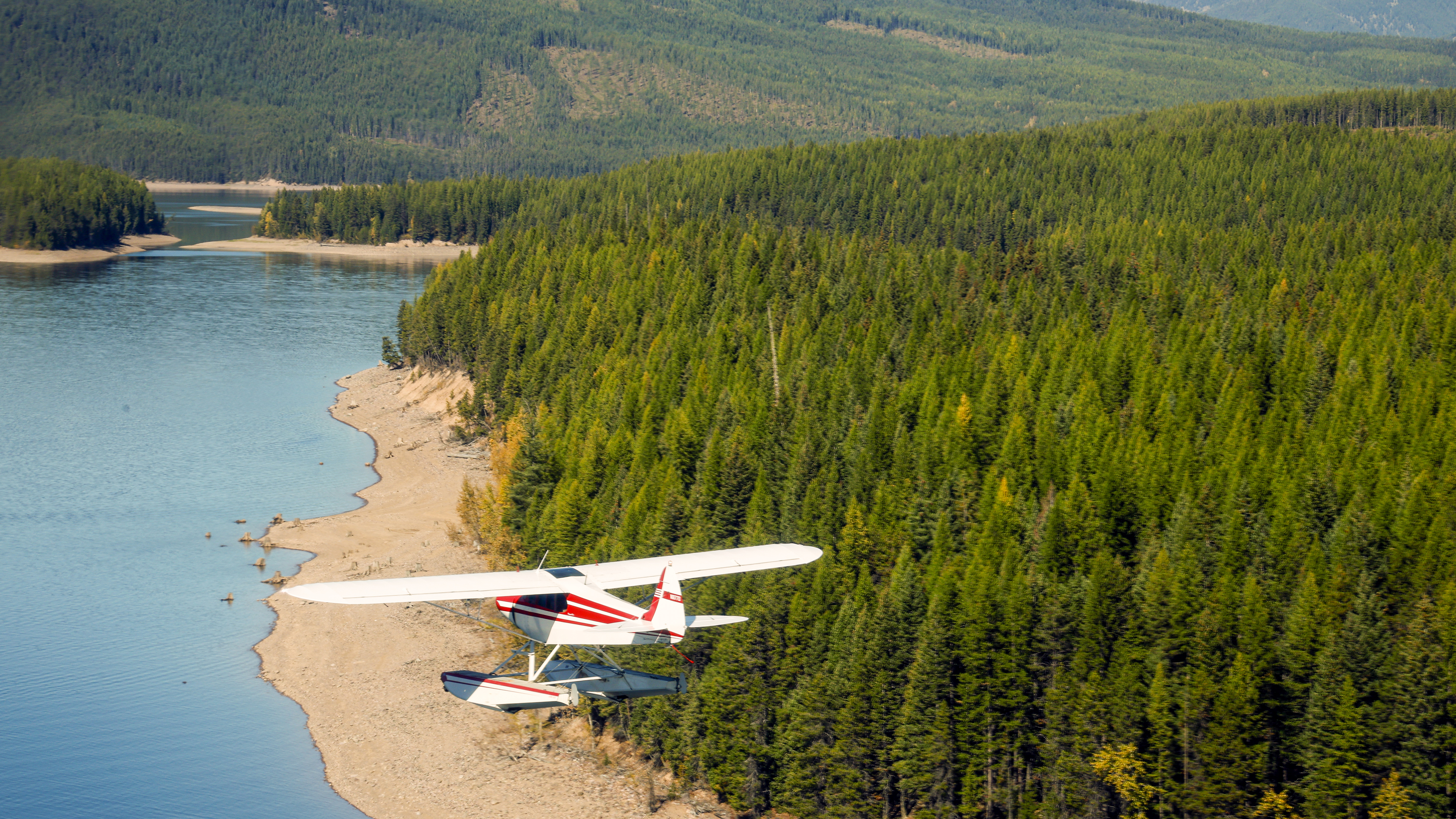 Flying the shore of the Hungry Horse reservoir, the perfect playground for seaplane training.