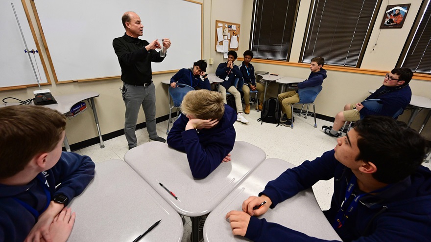 Science teacher Doug Adomatis teaches aviation concepts to students at Greenville Technical Charter High School, a South Carolina high school utilizing the AOPA High School STEM curriculum. Photo by David Tulis.