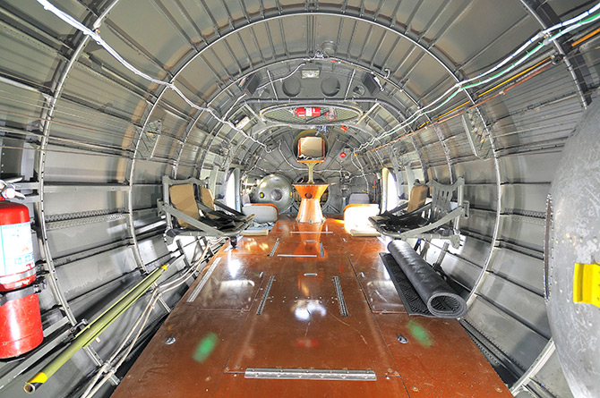 Center fuselage compartment