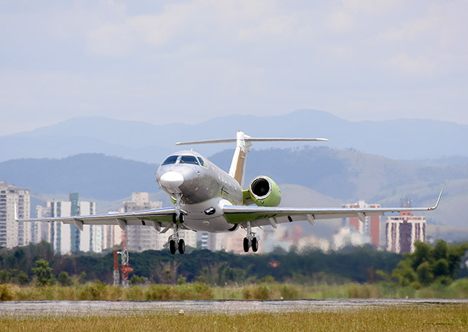 Embraer’s Legacy 450 lifts off. Photo courtesy of Embraer.