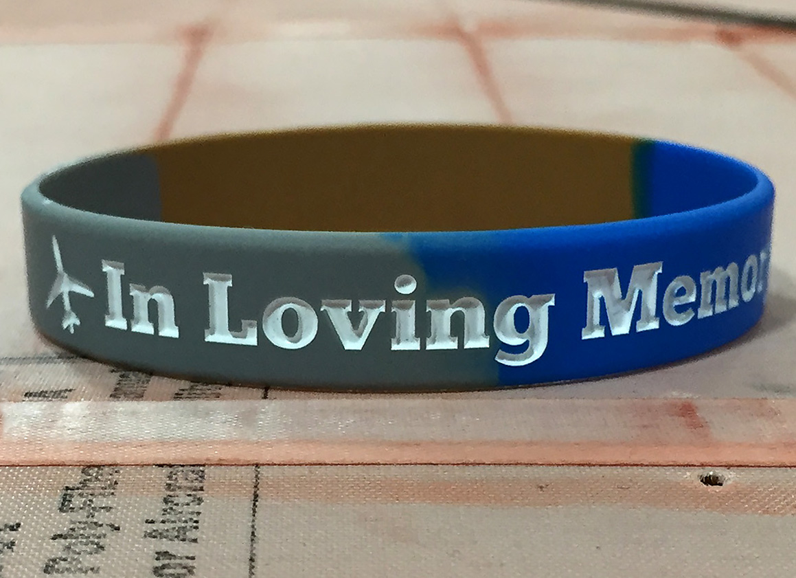 Student pilot Cayla McLeod designed a wristband honoring her mentor Ron Alexander. Photo courtesy of Cayla McLeod.