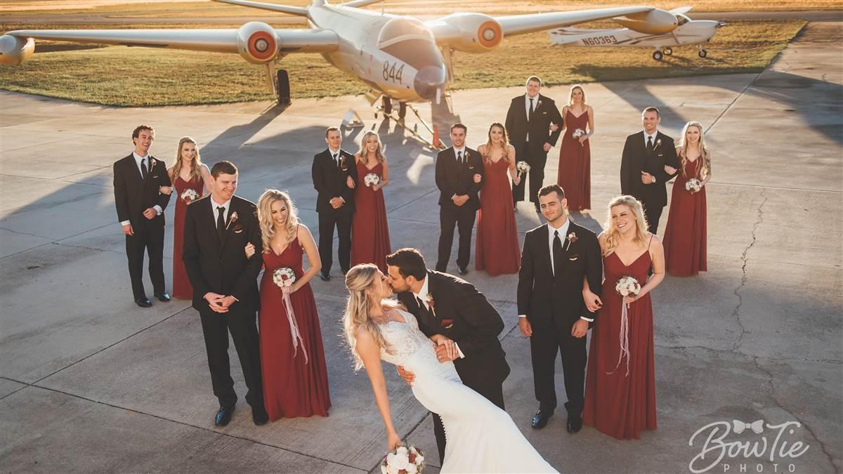 Aviators wedding photos amid warbirds dazzle AOPA
