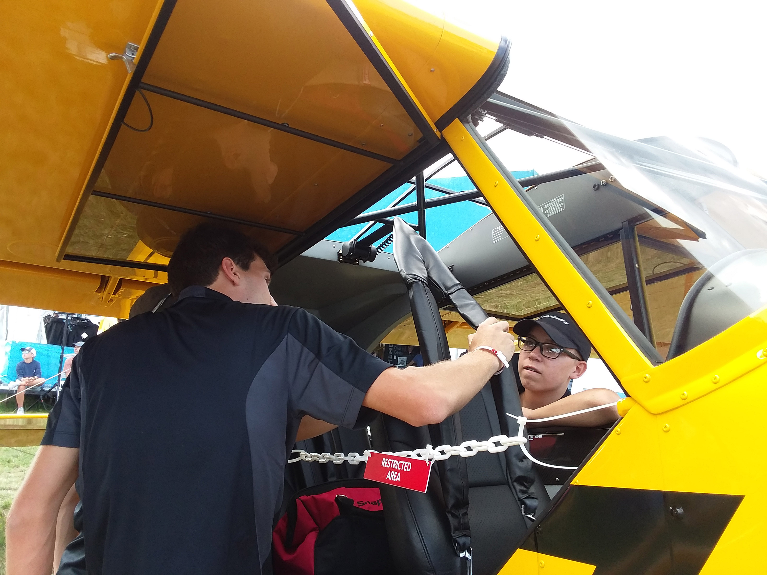 Members of the Lakeland Aero Club check out the AOPA Sweepstakes Super Cub. Photo by Alyssa Cobb.