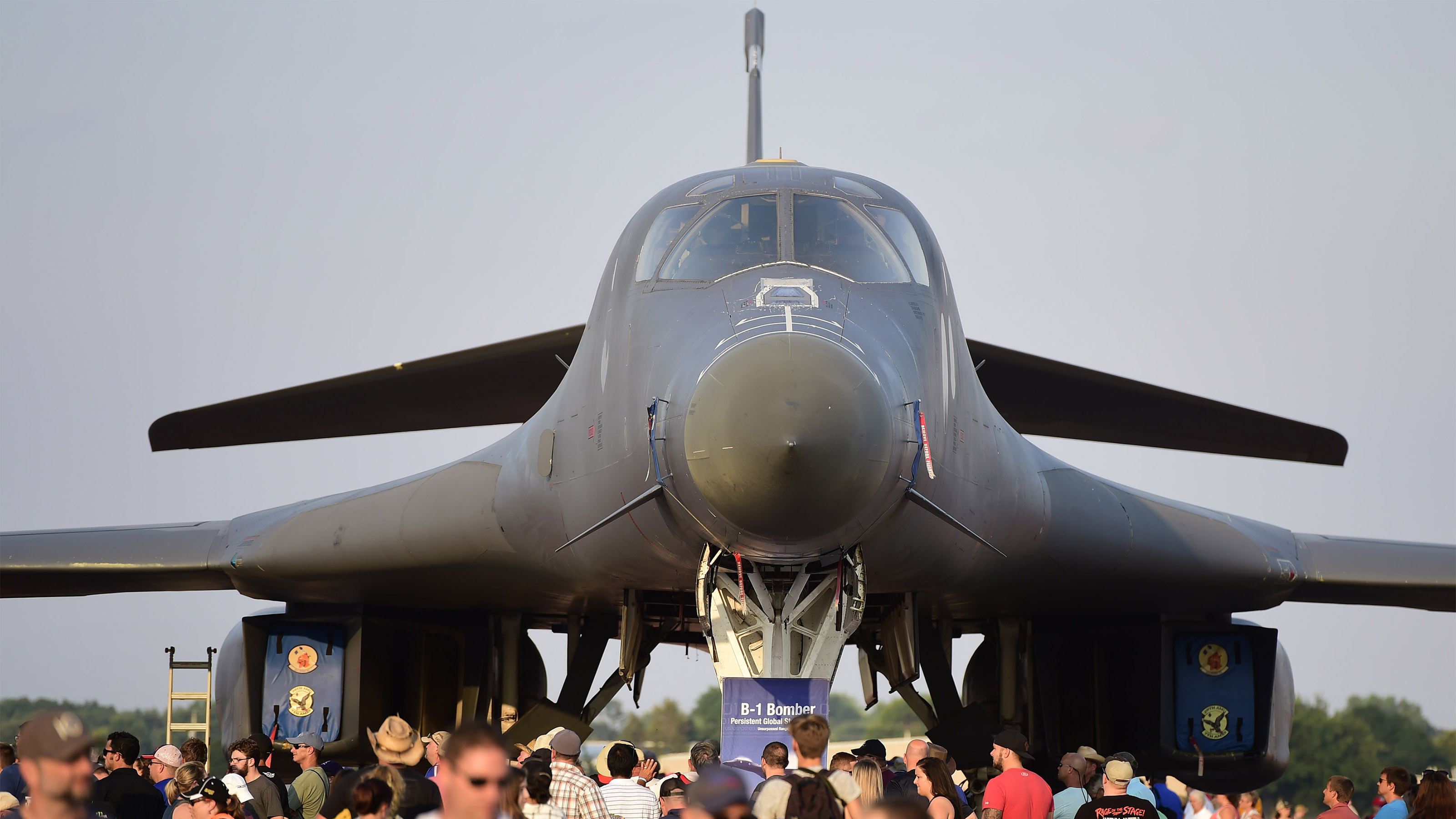 Military aircraft take AirVenture stage - AOPA