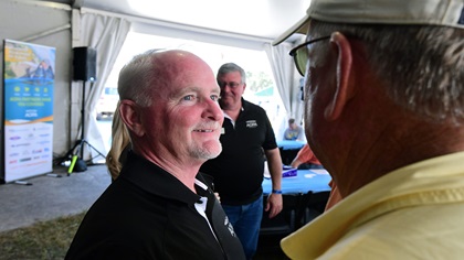 AOPA President Mark Baker, left, talks with a member after his Wednesday Pilot Town Hall presentation at Sun 'n Fun. Photo by Mike Collins.