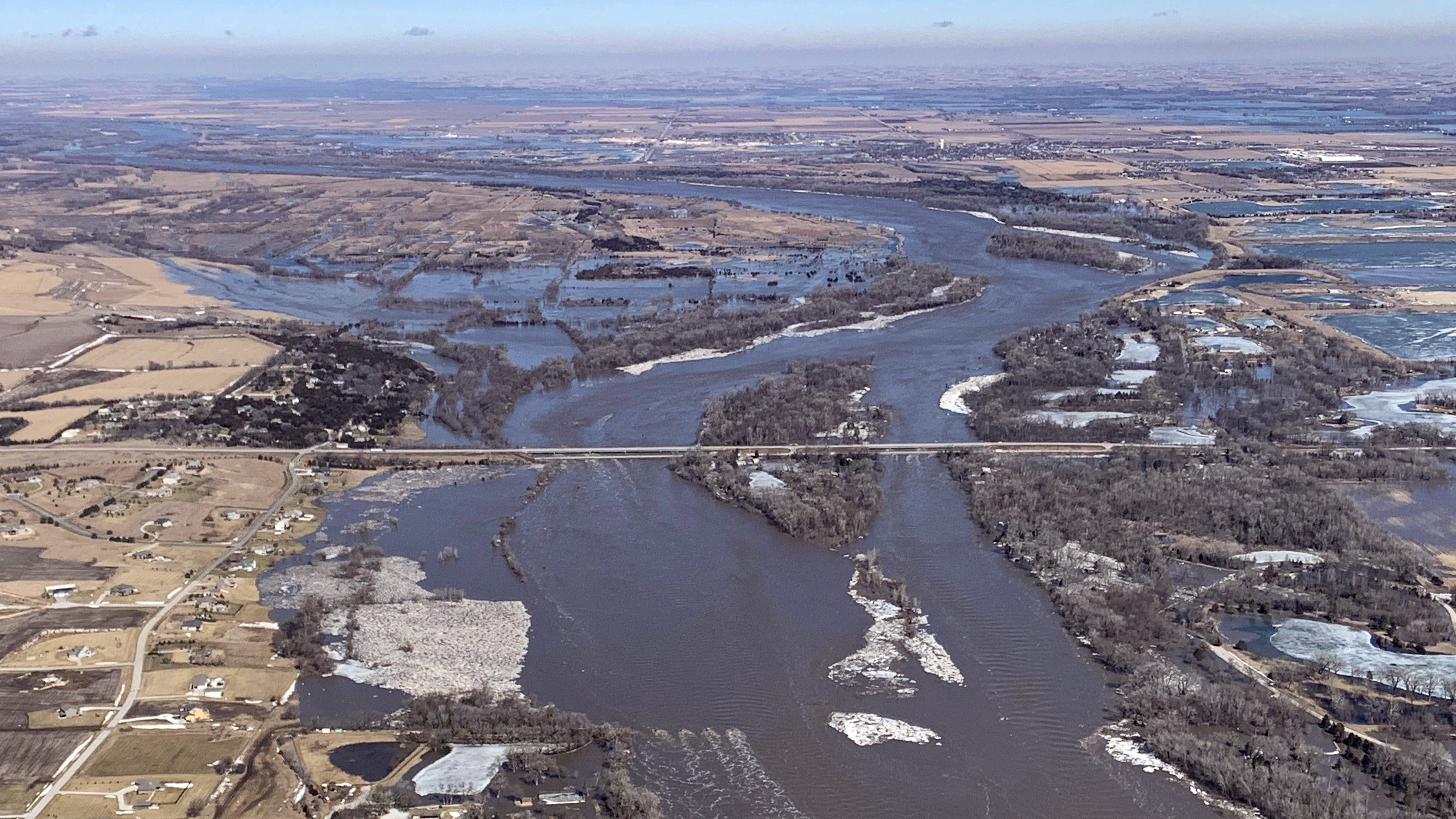 GA pilots fly for Midwest flood relief - AOPA