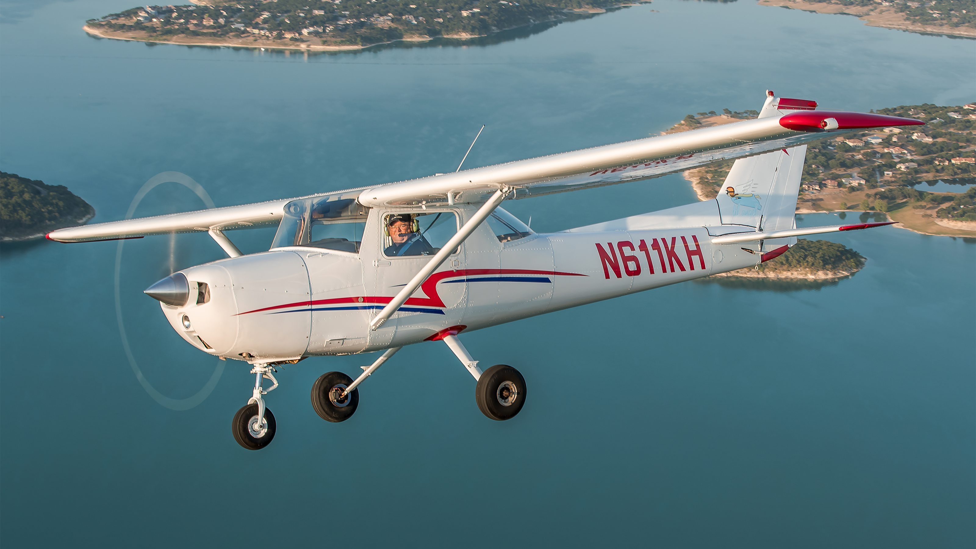 Owner of restored Cessna gives back with intro flights AOPA