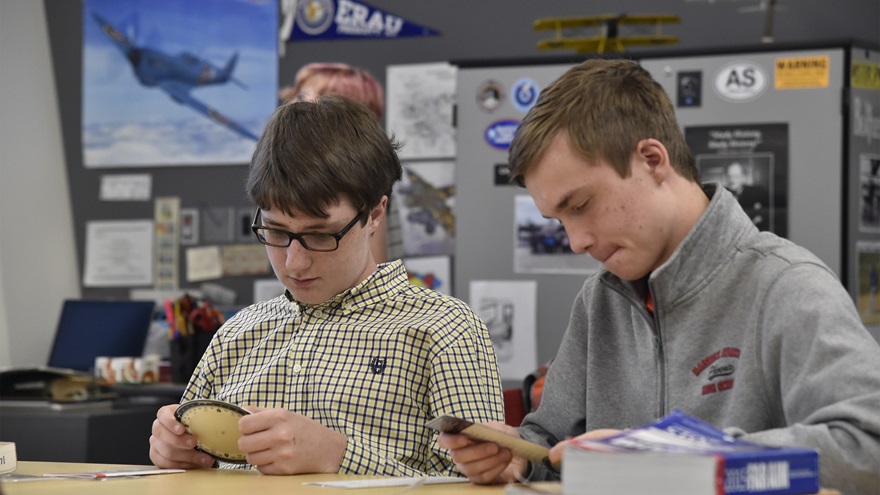 Students learn ground school techniques at Raisbeck Aviation High School in the Seattle suburb of Tukwila, Washington, in 2016. Photo by David Tulis.