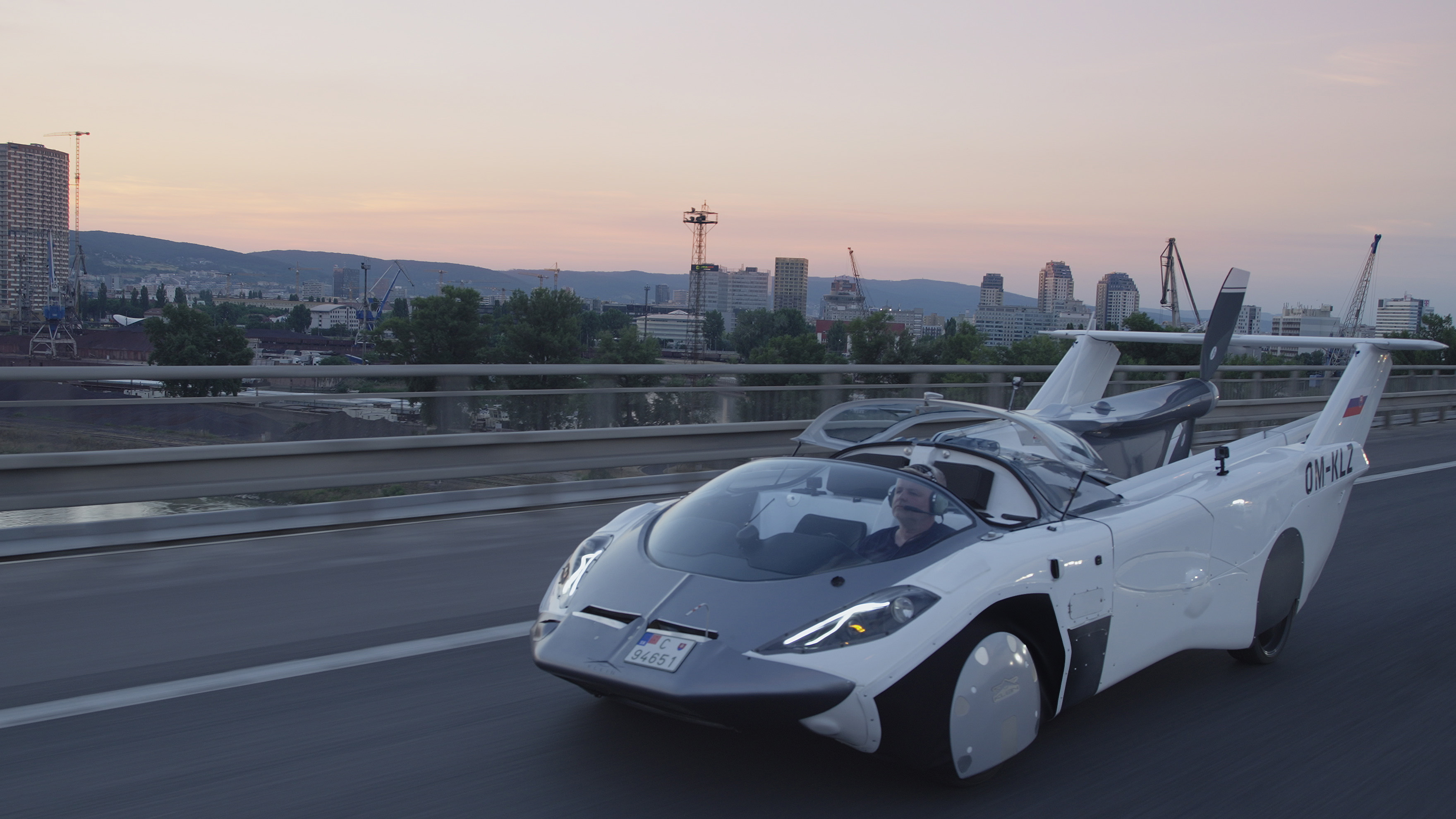 Flying Car Flies, Drives For Audience - AOPA