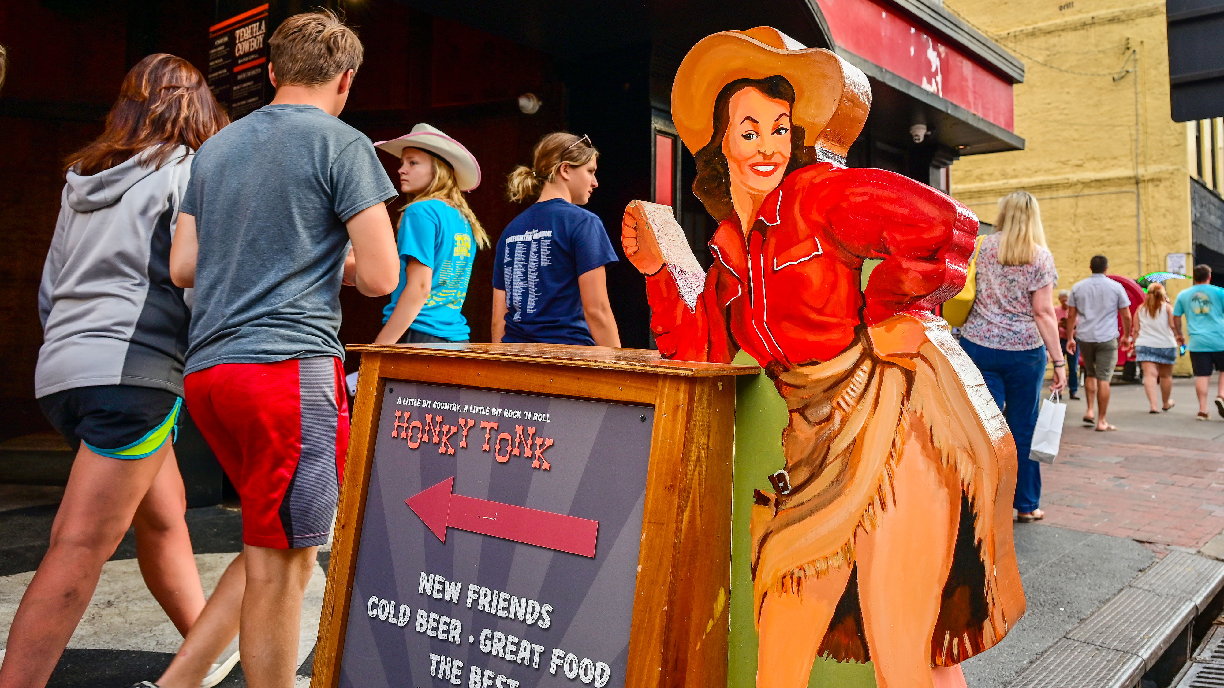 Honky-tonk musicians playing country and rock 'n' roll abound in Nashville. Photo by David Tulis.