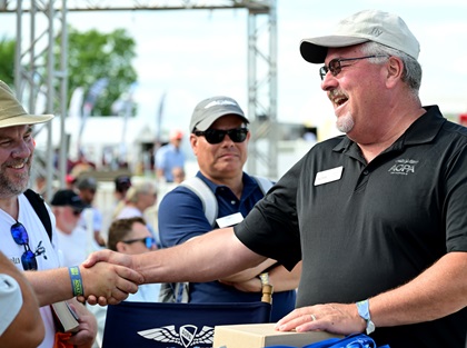 AOPA Vice President of Airports and State Advocacy Mike Ginter recognized Airport Support Network volunteers for 25 years of service during EAA AirVenture Oshkosh July 28. Photo by David Tulis.