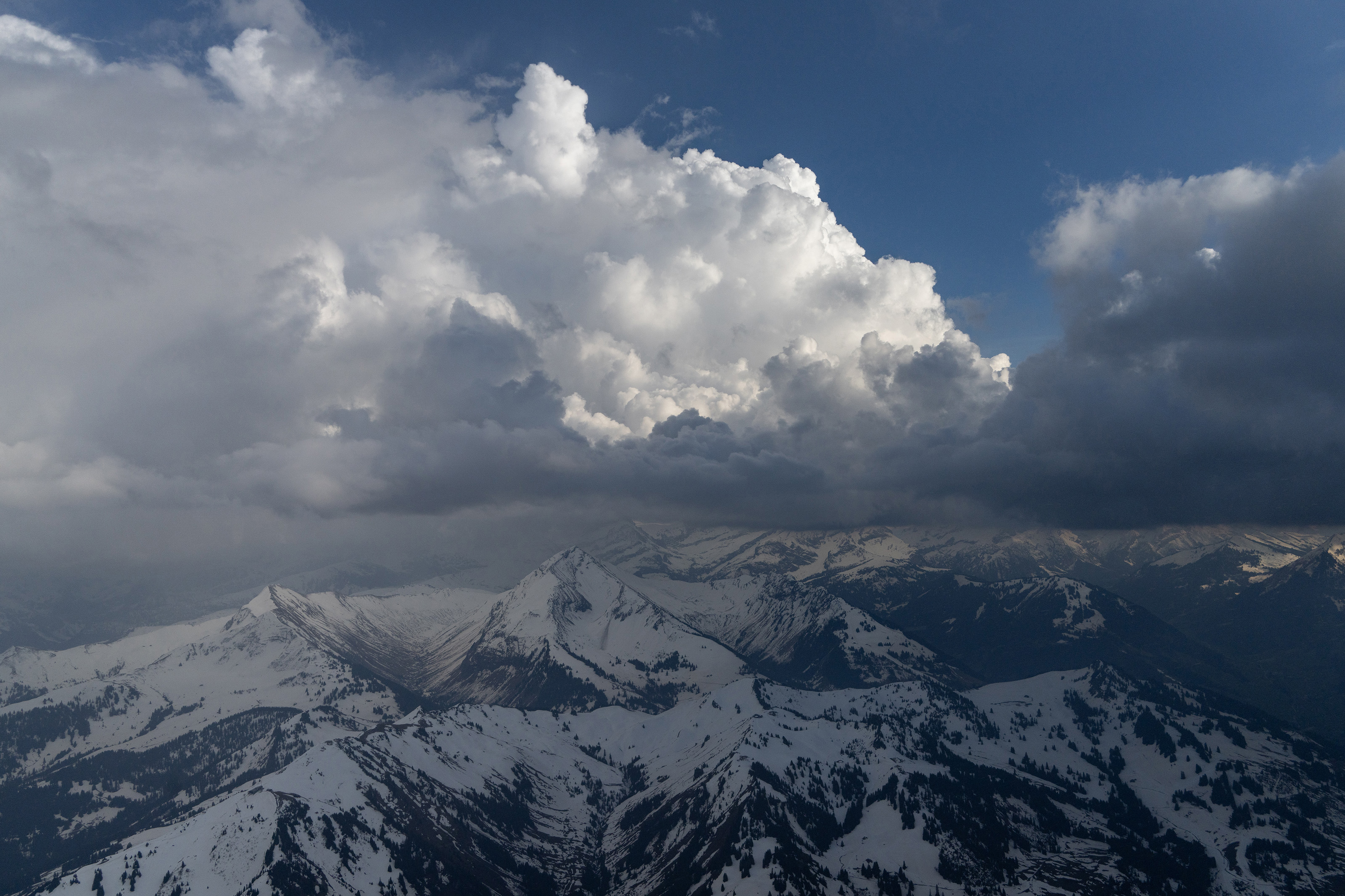 Circling under the cloud base at 9,000 feet, above Zweisimmen Airport. Photo by Garrett Fisher.