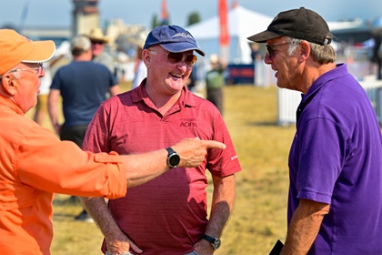 AOPA President Mark Baker greets Piper Malibu pilot and former AOPA Board member Bill Ayer during the AOPA Hangout September 9. Photo by David Tulis.