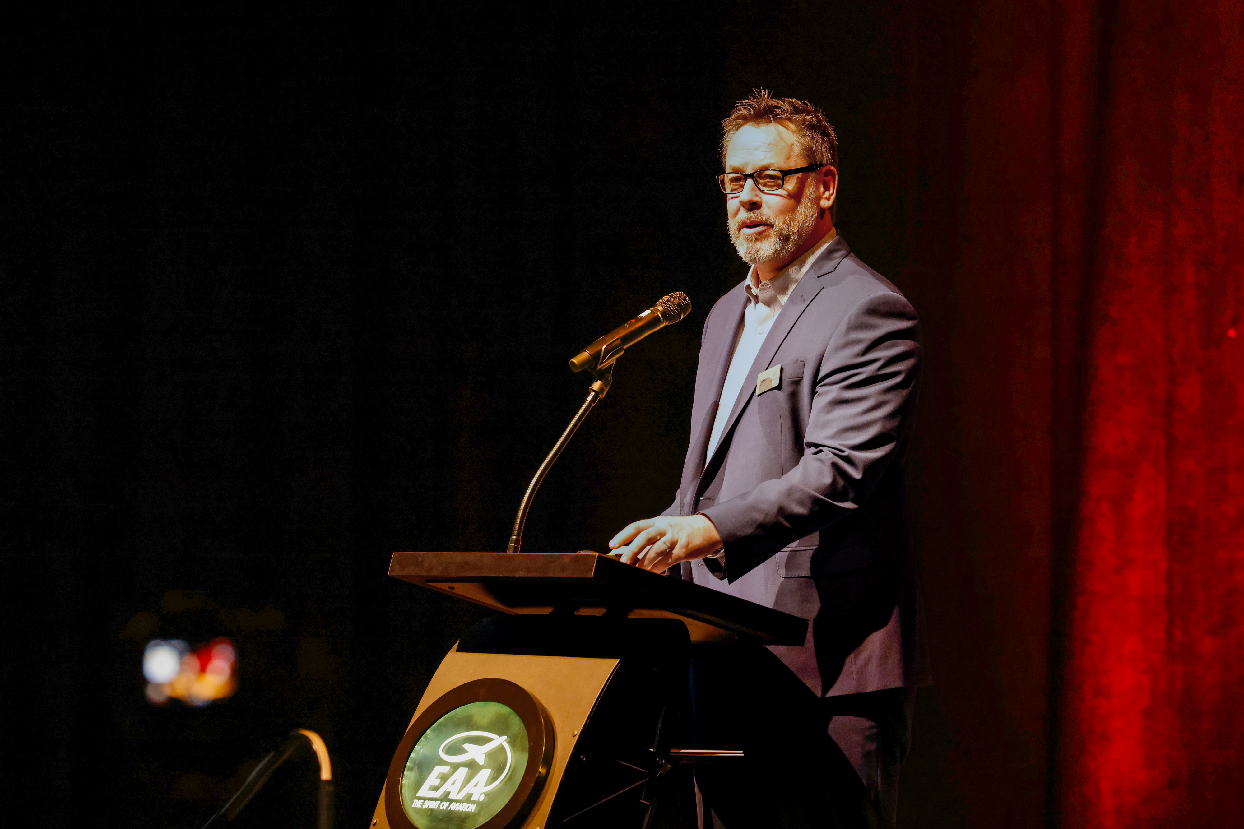 AOPA Vice President of You Can Fly Programming Dan Justman recognized the regional winners. Photo by Chris Rose.