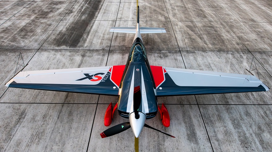 The Extra 330SX has a shorter fuselage to enhance tumbling, and a little more stick clearance. Photo courtesy of Extra Aircraft.