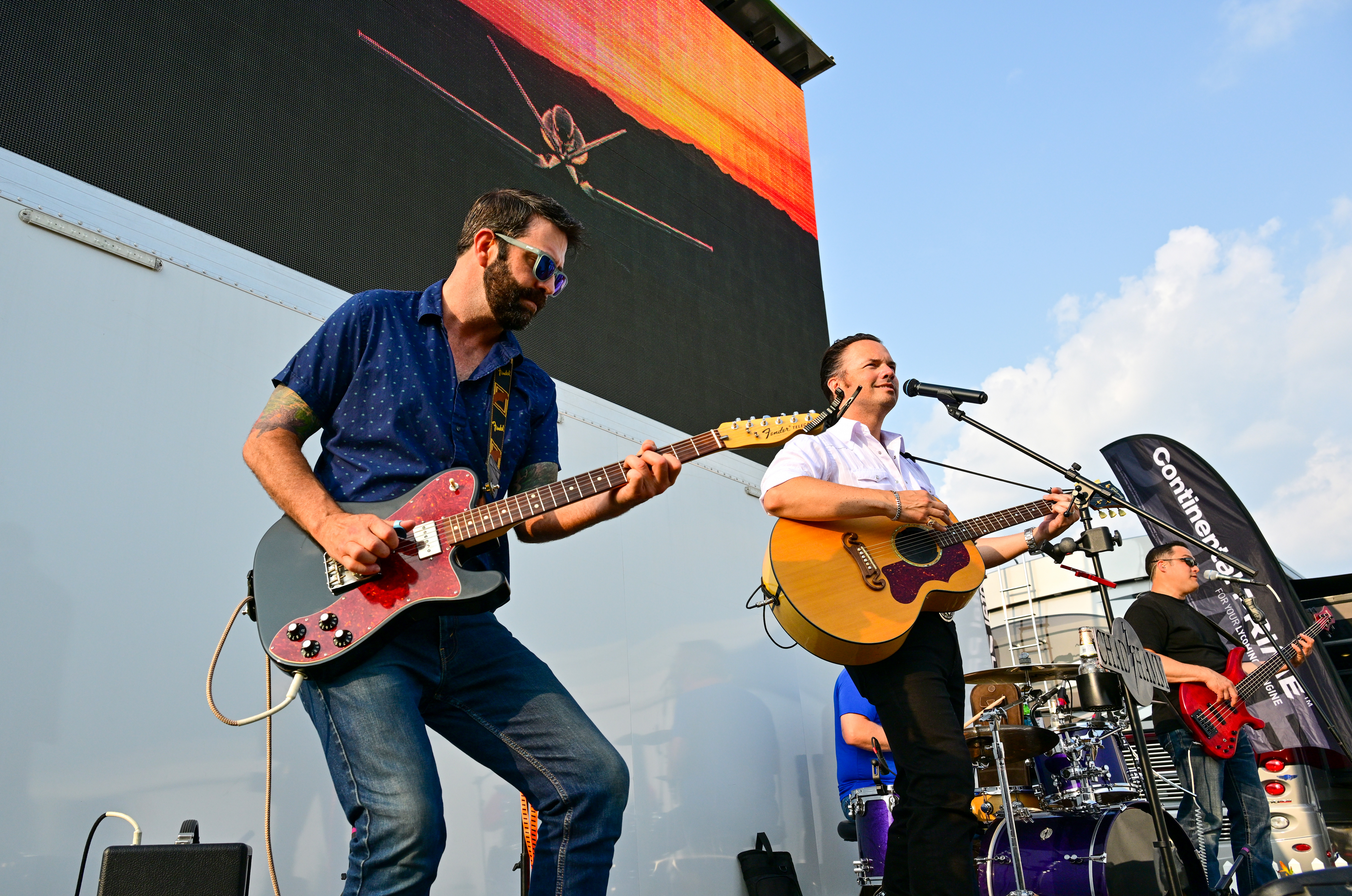 The Chad Hamm band entertains guests at a Cirrus Aviation kickoff party during EAA AirVenture Oshkosh. Photo by David Tulis.