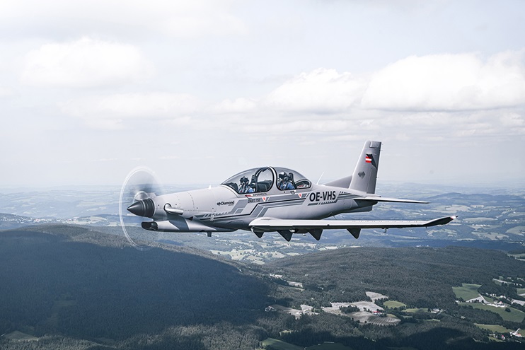 Diamond’s DART-750 aerobatic trainer takes its first flight over Wiener Neustadt, Austria, on June 12. Photo courtesy of Diamond Aircraft.