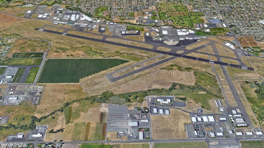 AOPA asked the mayor of Yakima, Washington, to delay demolition of 20 T-hangars at Yakima Air Terminal/Mcallister Field until suitable replacement hangars are built and available. Google Earth image.