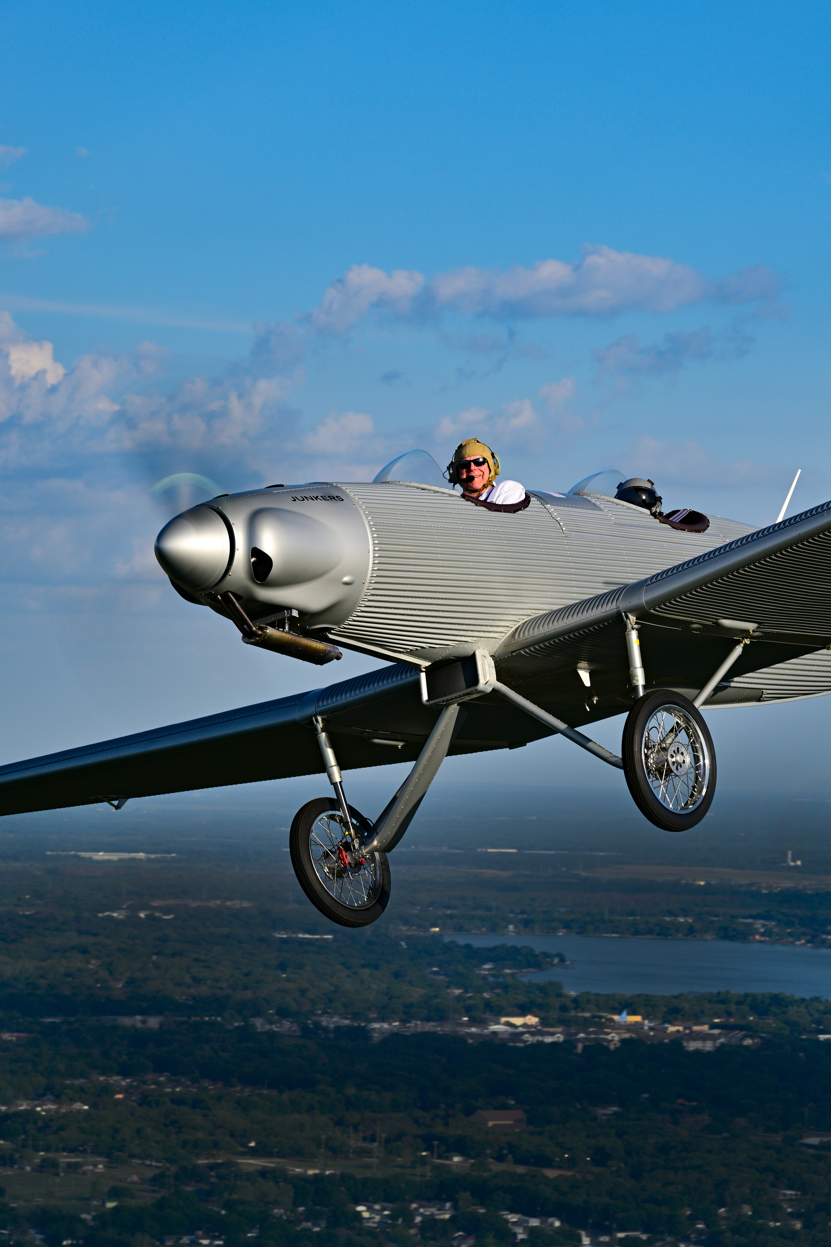 'AOPA Pilot' Editor at Large Tom Horne enjoys a nice Florida breeze. Photo by David Tulis.