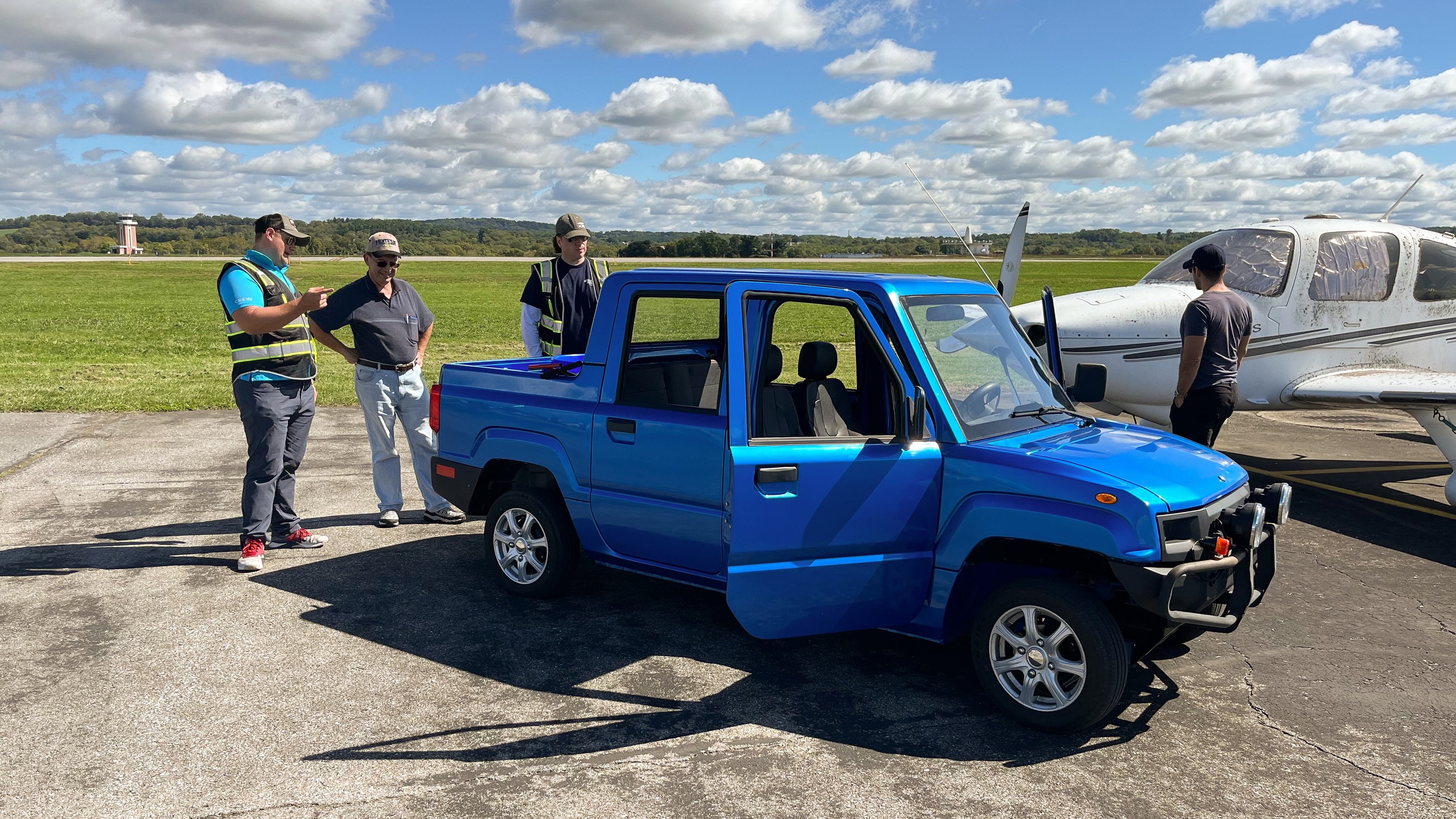 AOPA’s Jake Keister (left) and Nick Beatty explain the virtues of the Pickman truck they were driving. Photo by Sylvia Horne.
