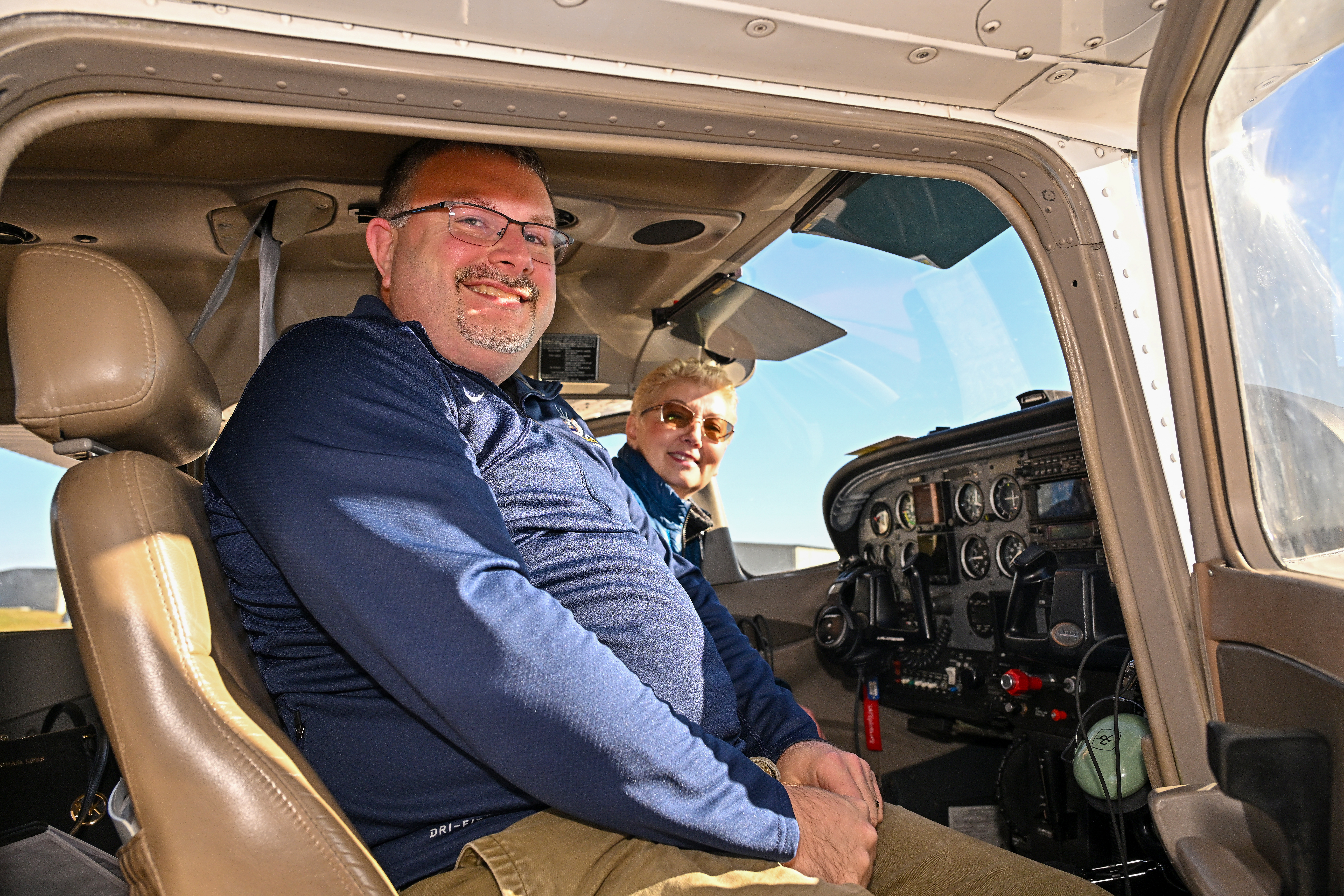 High school educator Jason McMullen participates in a discovery flight with CFI Luz Beattie, one of several hands-on exercises to help teach science, technology, engineering, and math skills as they relate to aviation on January 11. Photo by David Tulis.