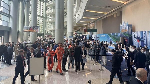 The main floor of HAI Heli-Expo 2024 was flooded with helicopter industry pilots, professionals, and enthusiasts ready to meet vendors, hear industry announcements, and take part in discussions. Photo by Niki Britton.