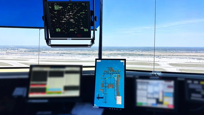 uAvionix enables ground surveillance for runway safety