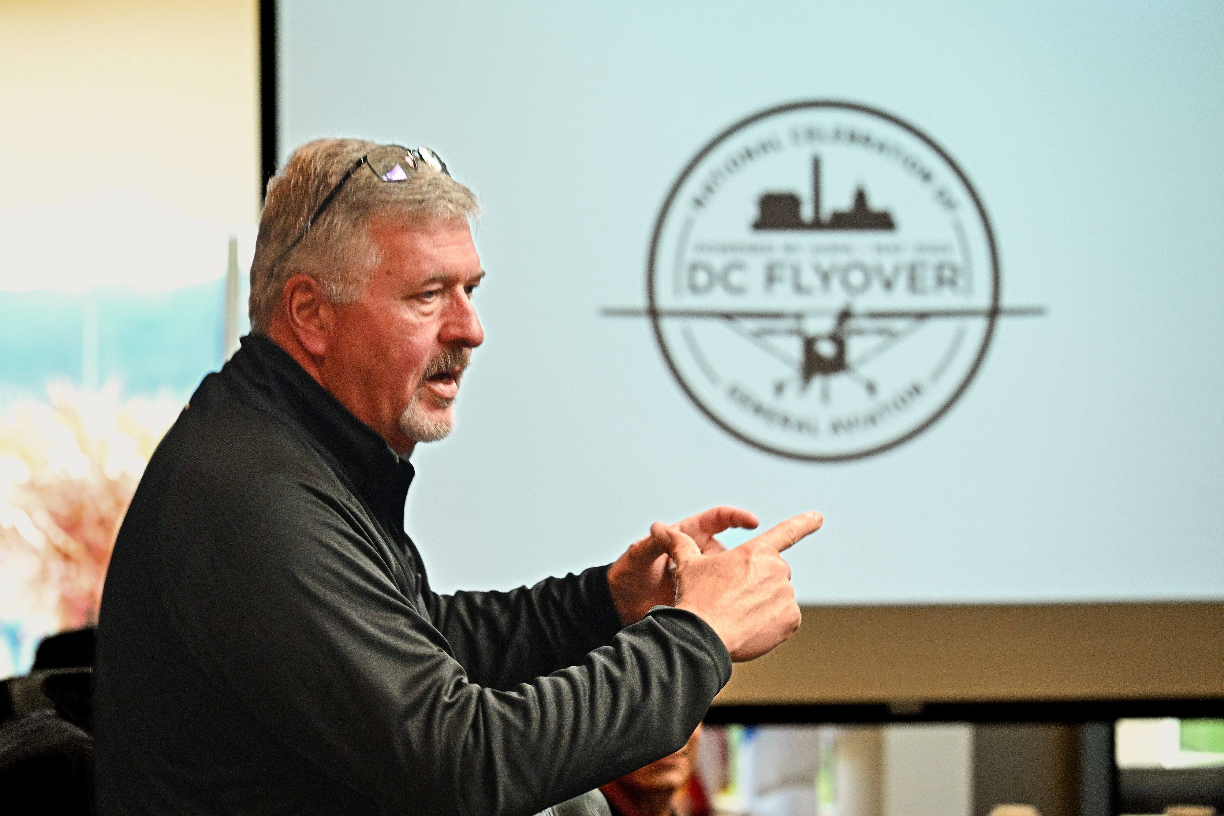 AOPA’s Mike Ginter, vice president of airports and state advocacy, presents a preflight briefing before the practice flight. Photo by David Tulis.