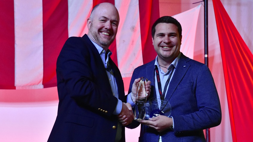 AOPA Senior Director of Flight Training Education Chris Moser presents the national CFI of the year award to Tiziano Bernard March 5 during Redbird Migration. Photo by Stephen Schroeder.