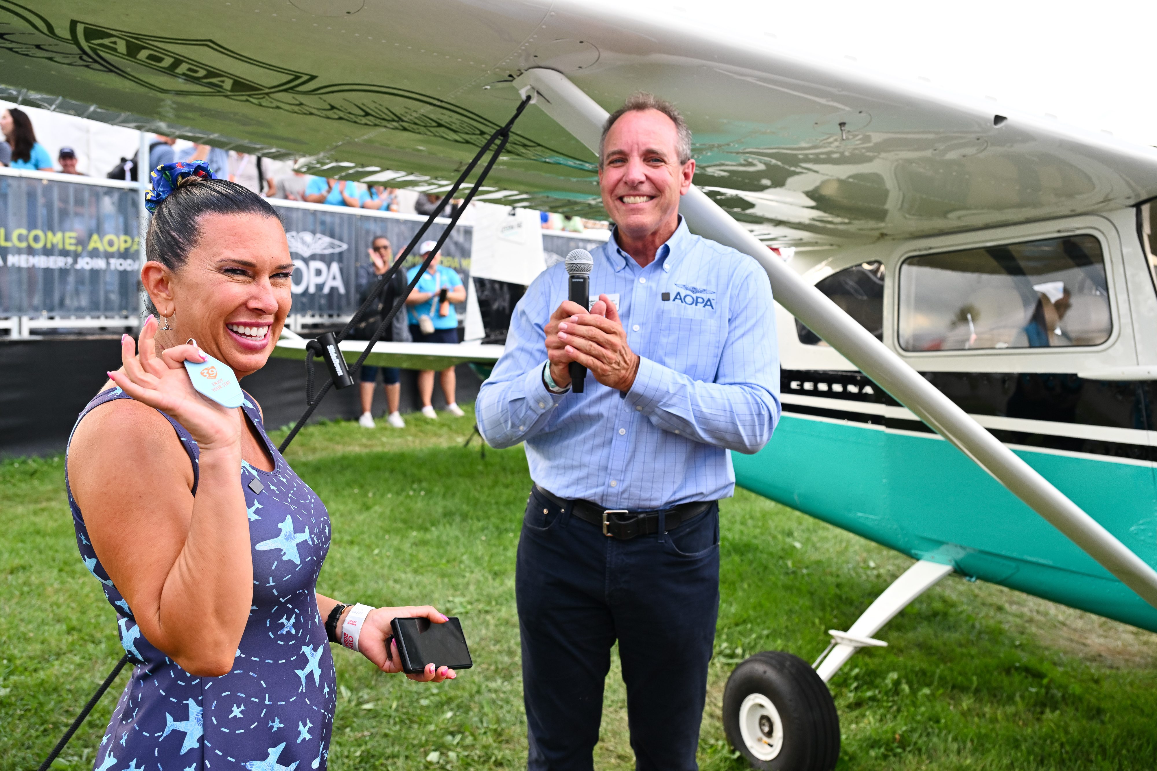 Jennifer Hortman, a California pilot and 30-year AOPA member, accepts the keys to the 1958 AOPA Sweepstakes Cessna 182 aircraft from AOPA President Darren Pleasance during EAA AirVenture Oshkosh at Wittman Regional Airport in Wisconsin, July 23. Photo by David Tulis.