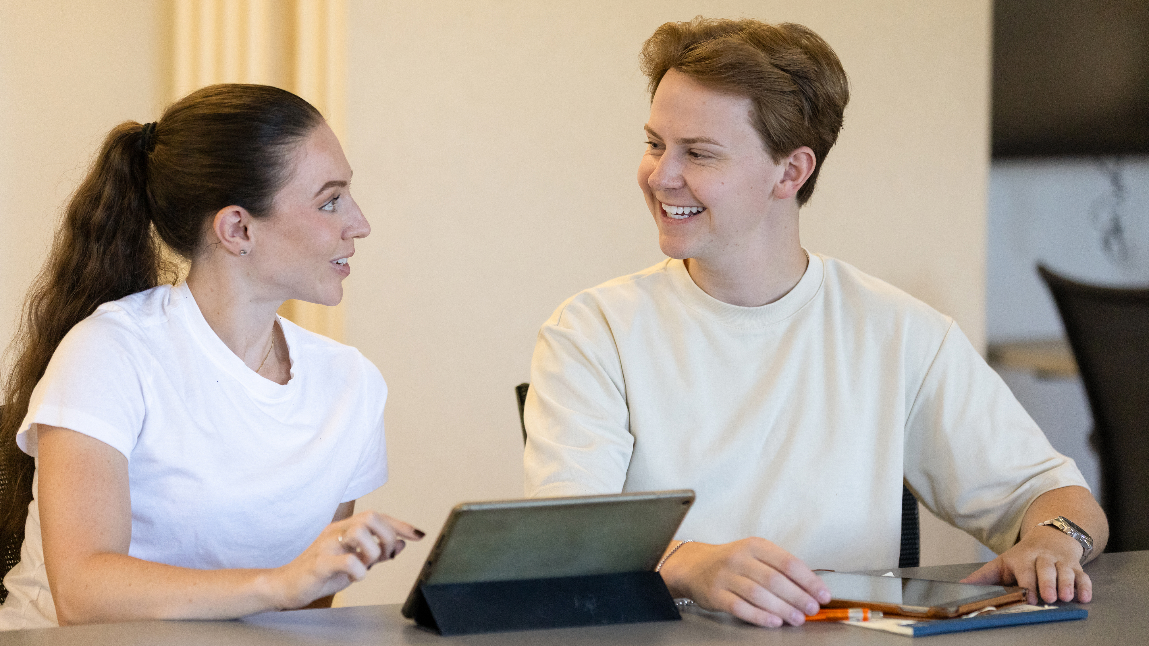 The AOPA Air Safety Institute’s online flight instructor refresher course (eFIRC) is built with in-house content including custom videos, graphics, and photos such as this one to provide a rich multimedia experience. Photo by Rebecca Boone.