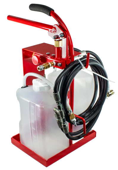 The 16M-PSF pressurized strut filler from Bogert Aviation eliminates the need to put the aircraft on jacks to service landing gear. Photo courtesy of Bogert Aviation.