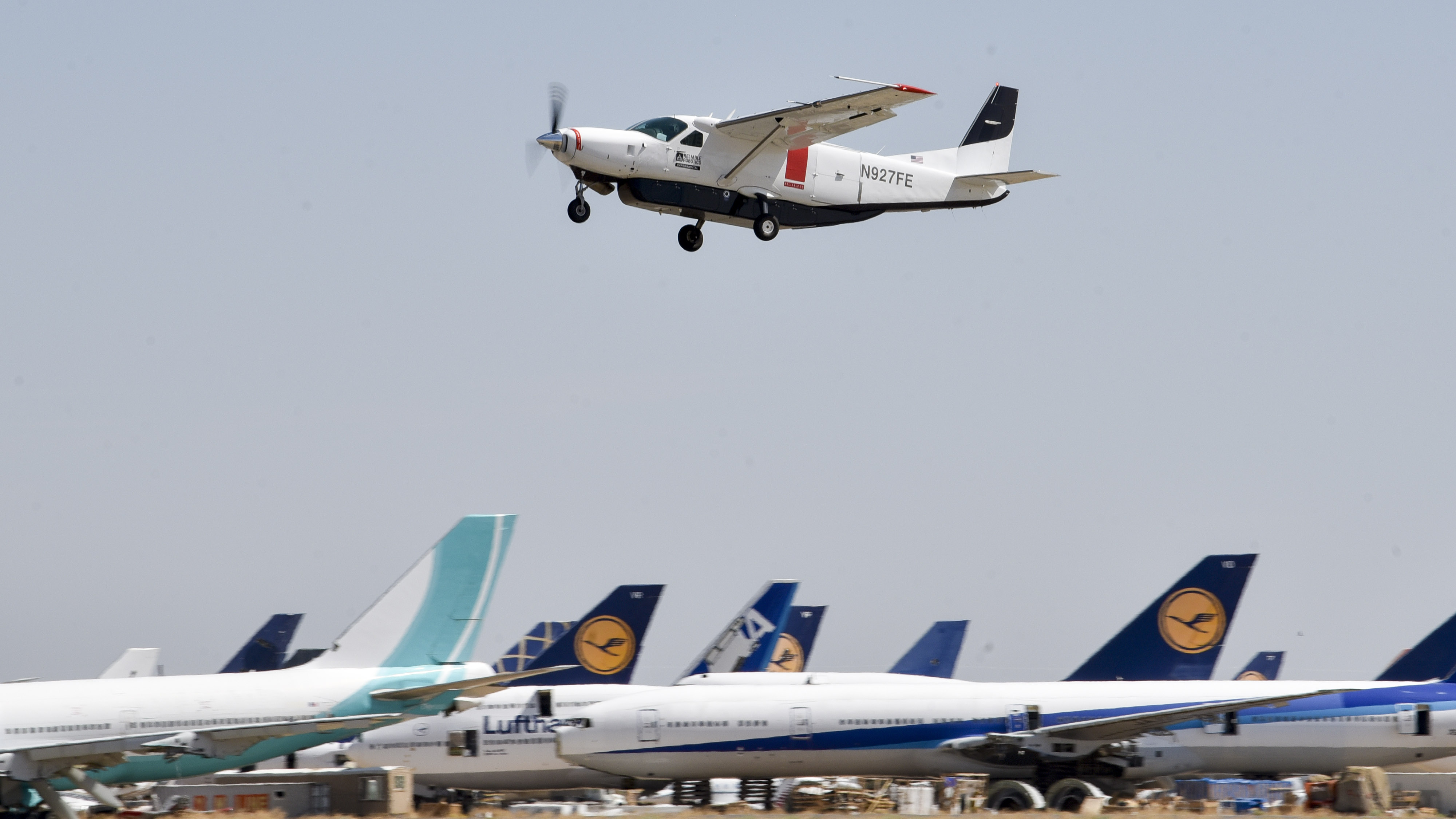 Flying the pattern with robot 208B