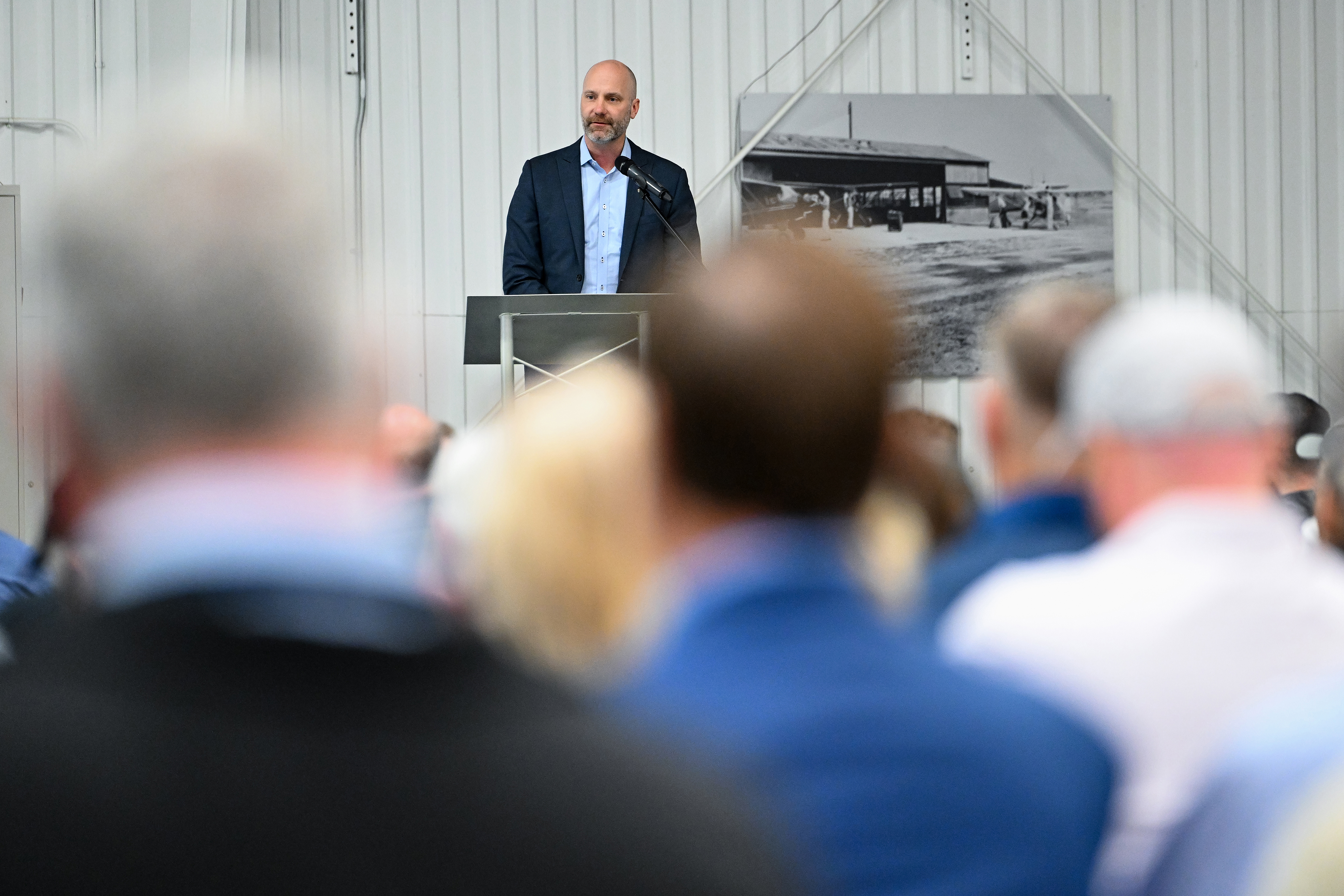 AOPA Chairman Luke Wippler addresses members during the association’s annual meeting on May 12. Photo by David Tulis.